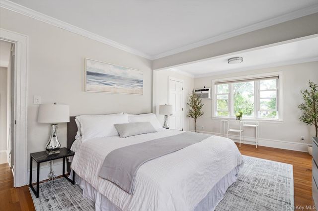 8 May Court, West Hempstead, NY 11552