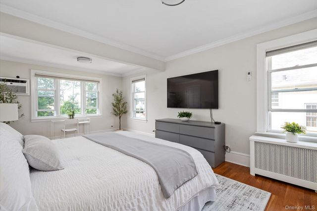 8 May Court, West Hempstead, NY 11552