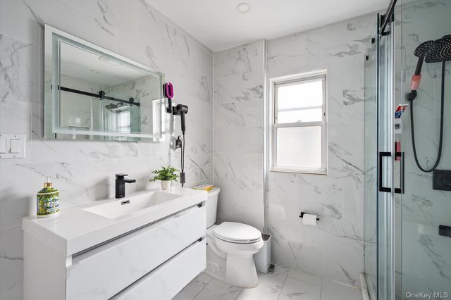 8 May Court, West Hempstead, NY 11552