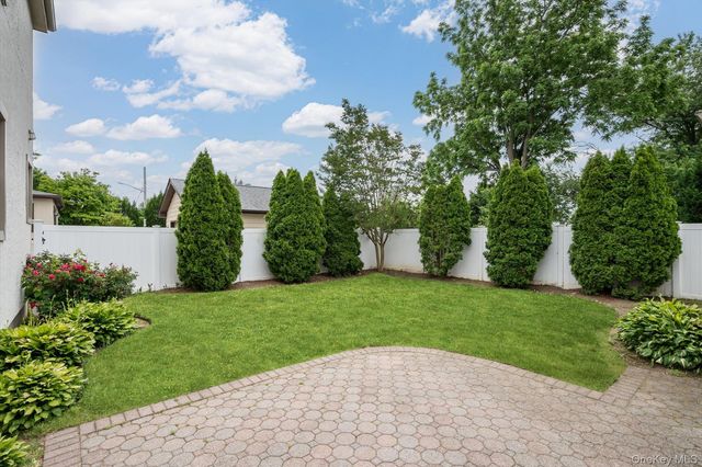 8 May Court, West Hempstead, NY 11552