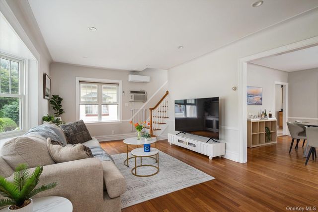 8 May Court, West Hempstead, NY 11552