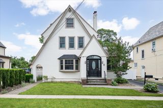 8 May Court, West Hempstead, NY 11552