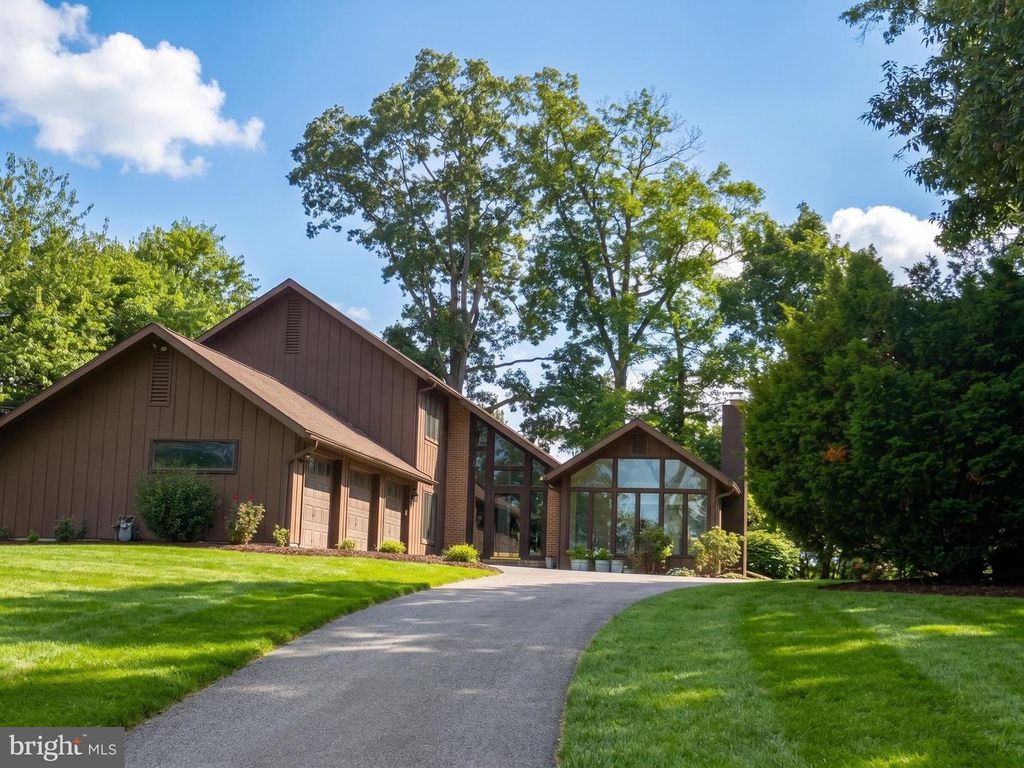 3790 LAUREL LN, York, PA 17402