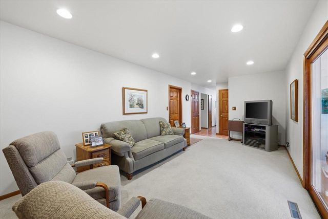 424 E Norport DRIVE, Port Washington, WI 53074
