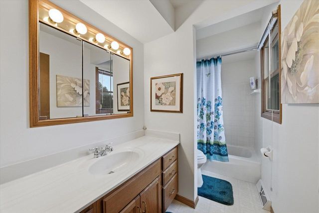 424 E Norport DRIVE, Port Washington, WI 53074