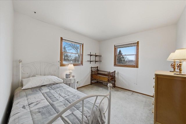 424 E Norport DRIVE, Port Washington, WI 53074
