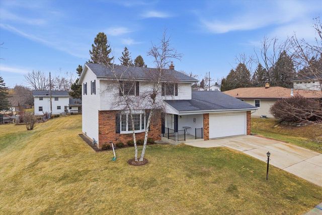 424 E Norport DRIVE, Port Washington, WI 53074