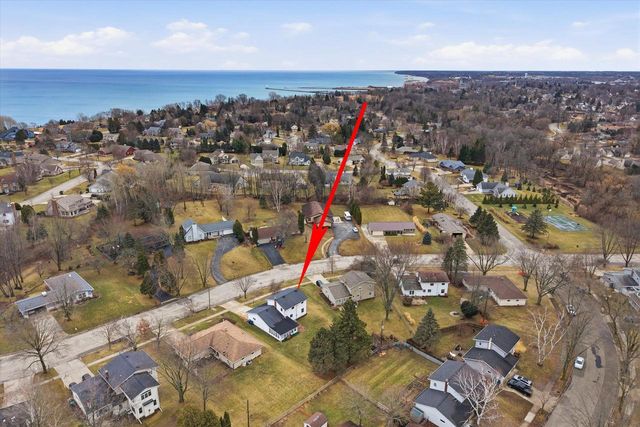 424 E Norport DRIVE, Port Washington, WI 53074
