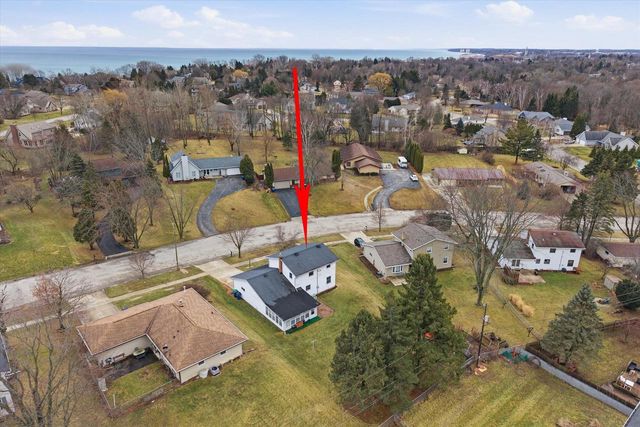 424 E Norport DRIVE, Port Washington, WI 53074