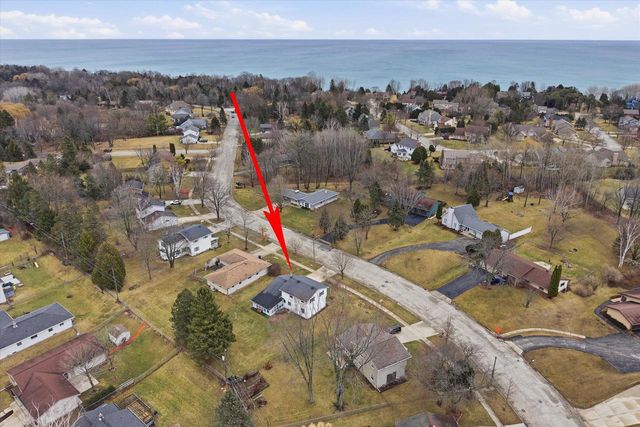 424 E Norport DRIVE, Port Washington, WI 53074