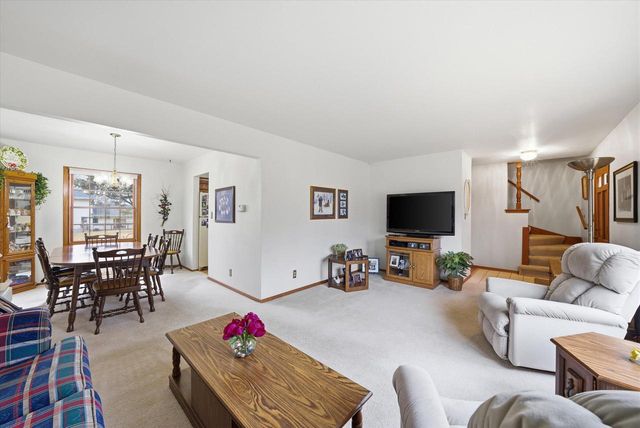 424 E Norport DRIVE, Port Washington, WI 53074