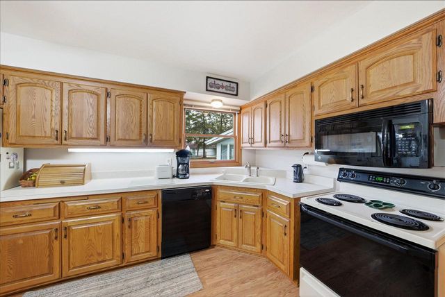 424 E Norport DRIVE, Port Washington, WI 53074