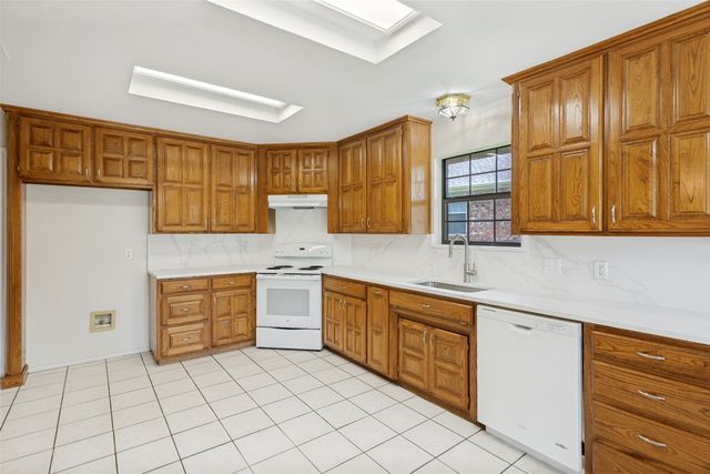 1213 Downwood Drive, Burleson, TX 76028