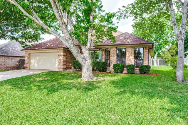 1213 Downwood Drive, Burleson, TX 76028