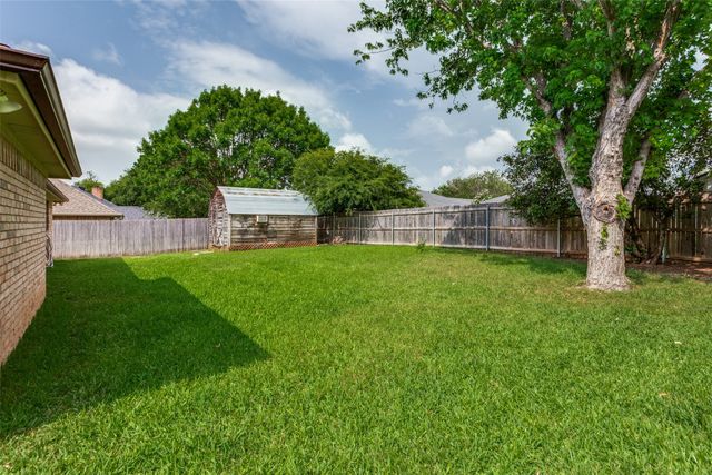 1213 Downwood Drive, Burleson, TX 76028
