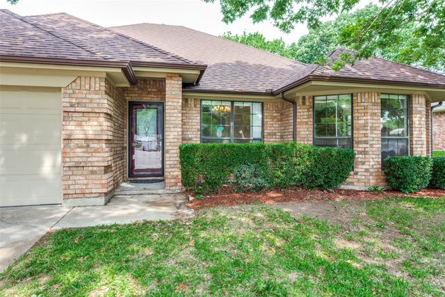 1213 Downwood Drive, Burleson, TX 76028