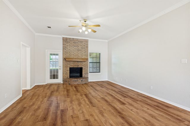 1213 Downwood Drive, Burleson, TX 76028