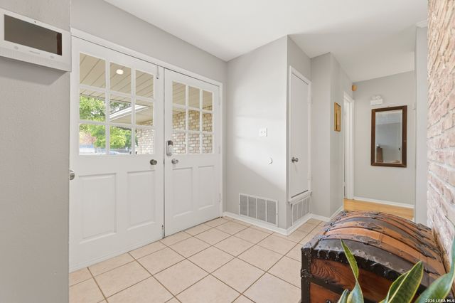 5634 Castle Knight, San Antonio, TX 78218