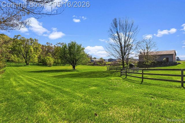 8742 Hyne Road, Brighton Township, MI 48114