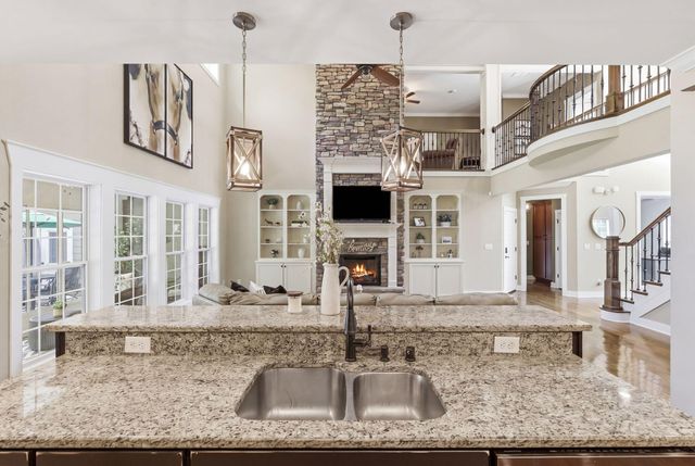 1008 Forrest Court, Versailles, KY 40383