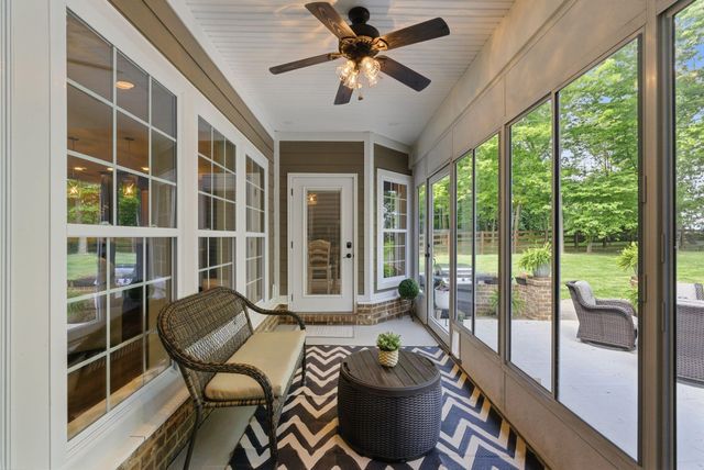 1008 Forrest Court, Versailles, KY 40383