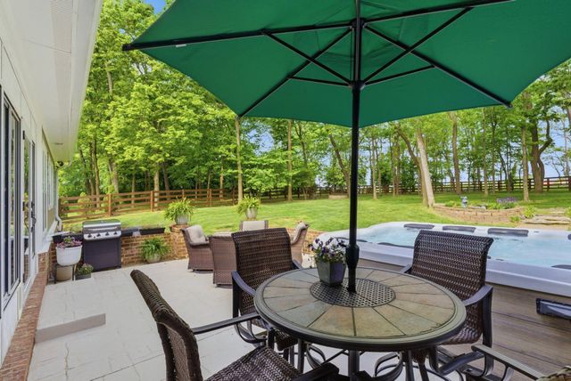 1008 Forrest Court, Versailles, KY 40383