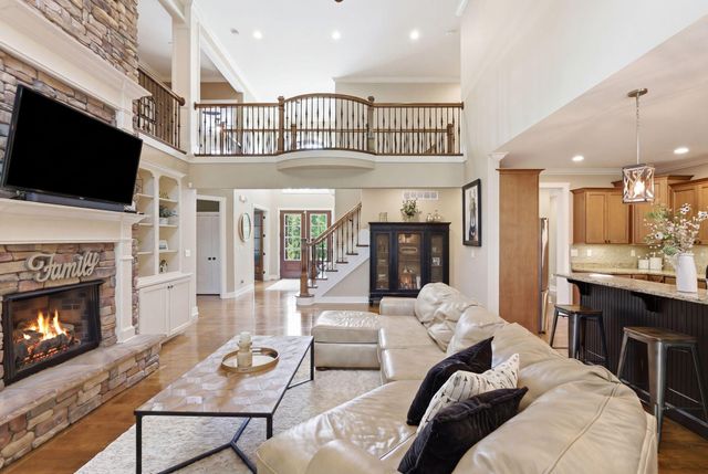 1008 Forrest Court, Versailles, KY 40383