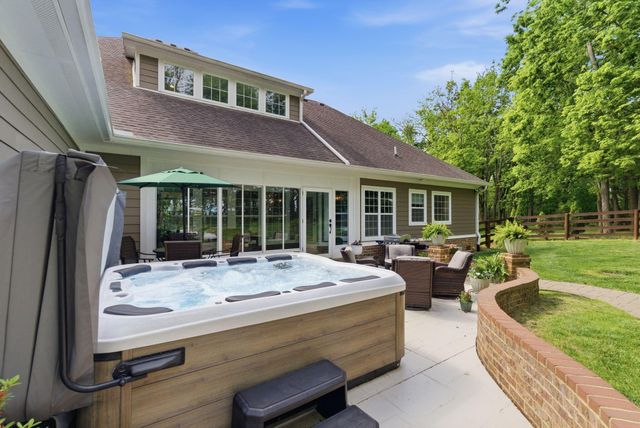 1008 Forrest Court, Versailles, KY 40383