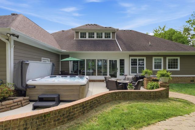 1008 Forrest Court, Versailles, KY 40383
