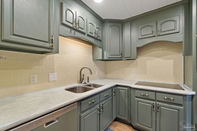 300 Bayou Blvd 114, Pensacola, FL 32503