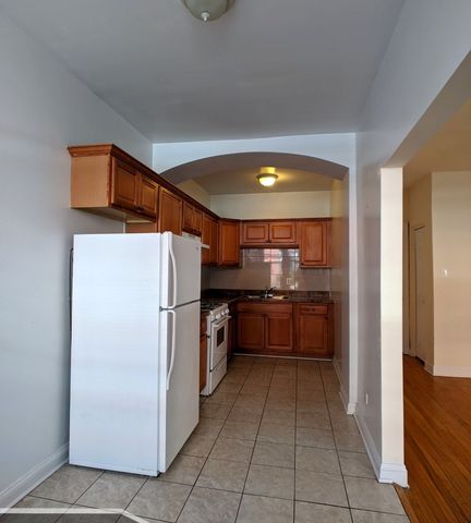 2737 N Spaulding Avenue 220, Chicago, IL 60647