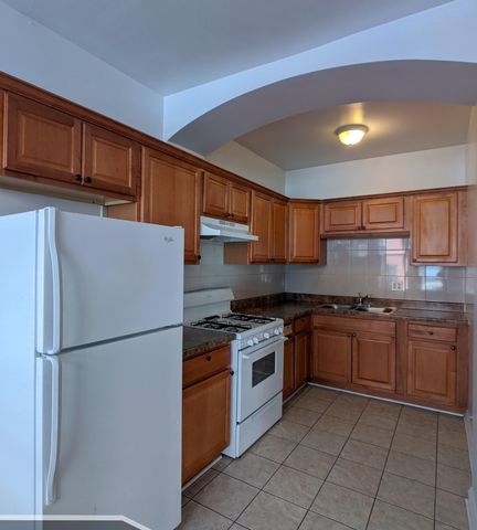 2737 N Spaulding Avenue 220, Chicago, IL 60647