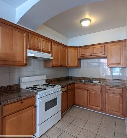 2737 N Spaulding Avenue 220, Chicago, IL 60647