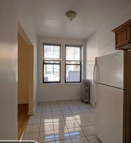 2737 N Spaulding Avenue 220, Chicago, IL 60647