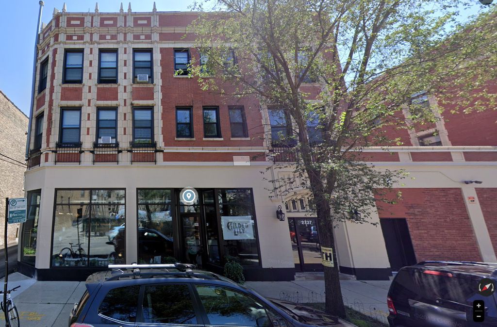 2737 N Spaulding Avenue 220, Chicago, IL 60647