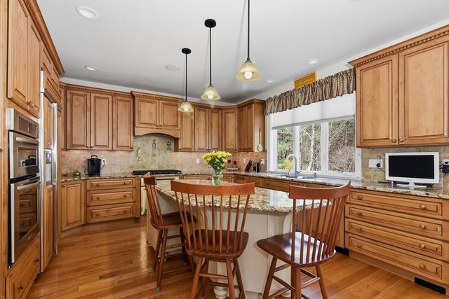 10 Analore Circle, Norfolk, MA 02056