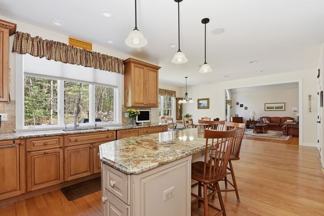 10 Analore Circle, Norfolk, MA 02056