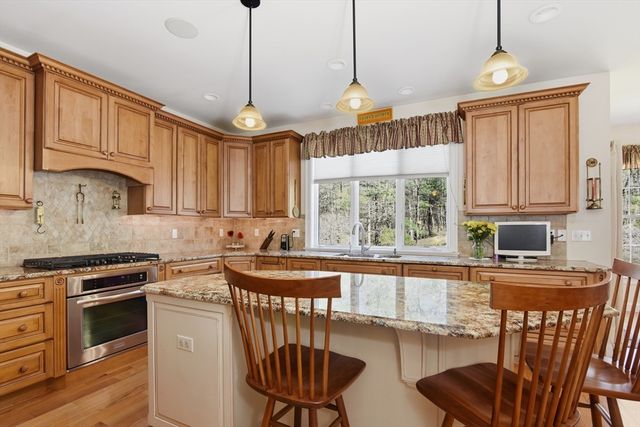 10 Analore Circle, Norfolk, MA 02056