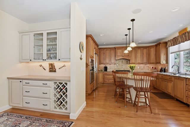 10 Analore Circle, Norfolk, MA 02056