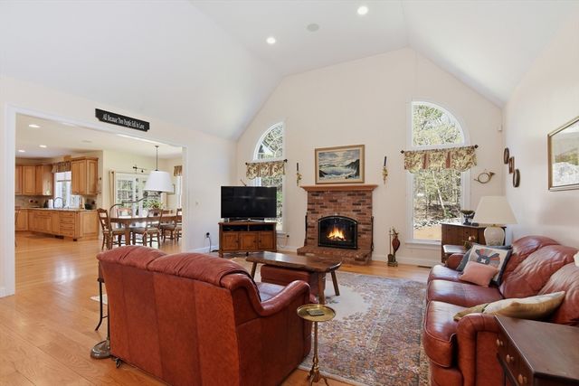 10 Analore Circle, Norfolk, MA 02056