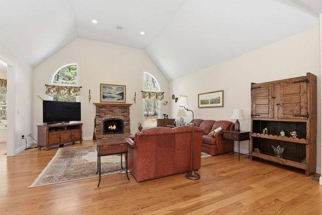 10 Analore Circle, Norfolk, MA 02056