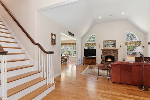 10 Analore Circle, Norfolk, MA 02056