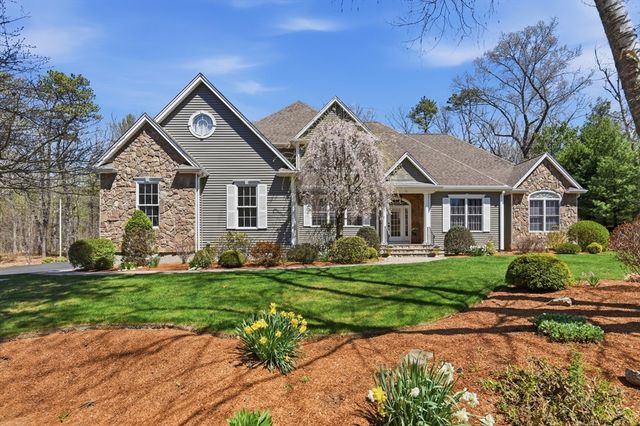 10 Analore Circle, Norfolk, MA 02056