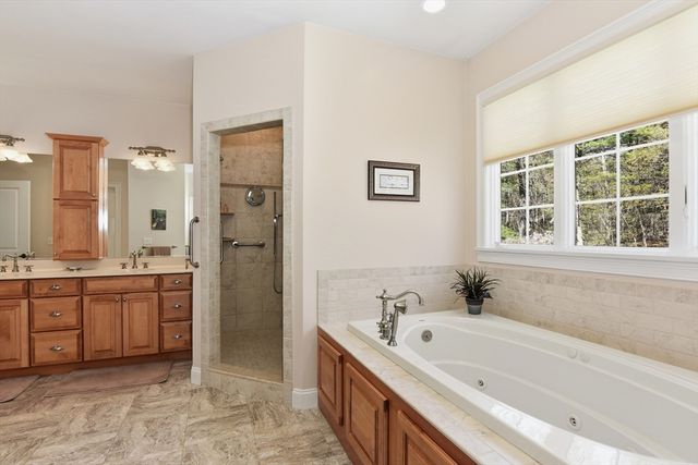 10 Analore Circle, Norfolk, MA 02056