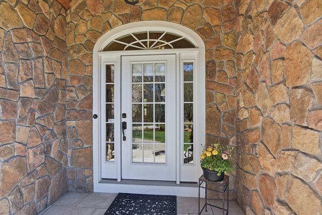 10 Analore Circle, Norfolk, MA 02056