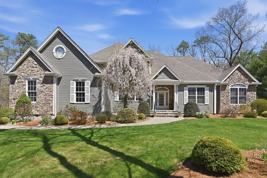 10 Analore Circle, Norfolk, MA 02056