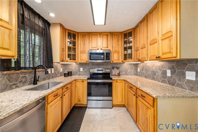 18 Seminole Trl, Palmyra, VA 22963