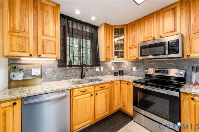 18 Seminole Trl, Palmyra, VA 22963