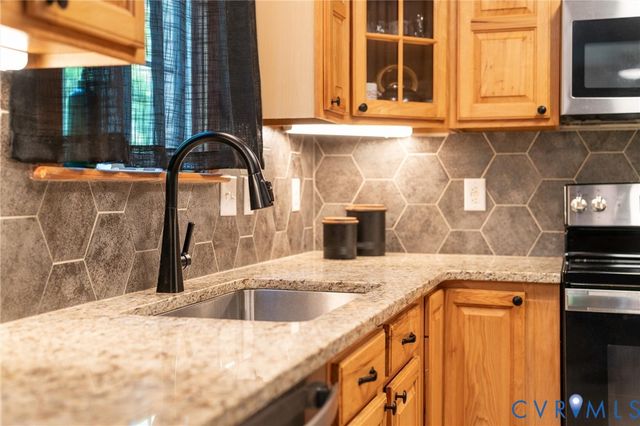 18 Seminole Trl, Palmyra, VA 22963
