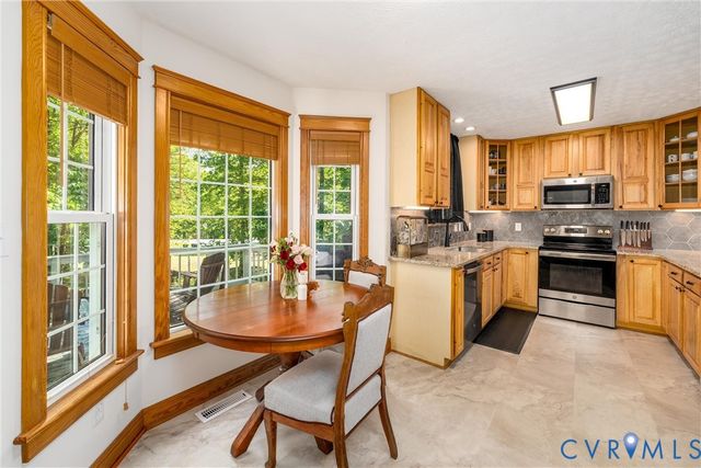 18 Seminole Trl, Palmyra, VA 22963